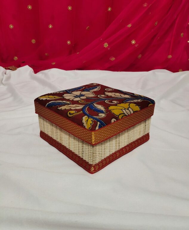 [HMRGR6X6X3] Traditional Handmade Gifts