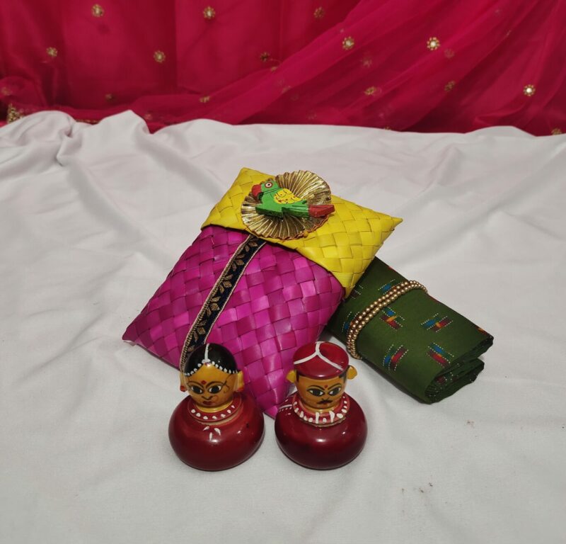 [HMRGP5X4] Traditional Handmade Gifts